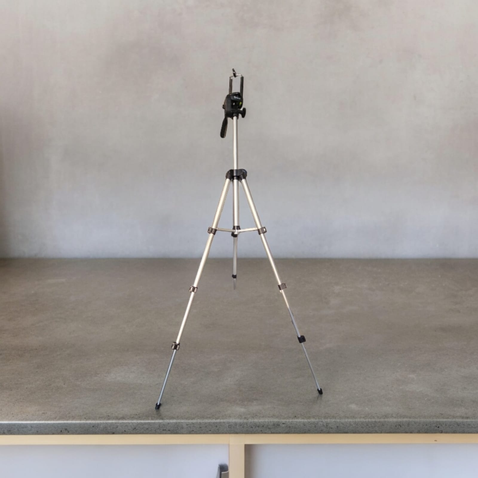 TRIPIE UNIVERSAL C/SOPORTE PARA CELULA